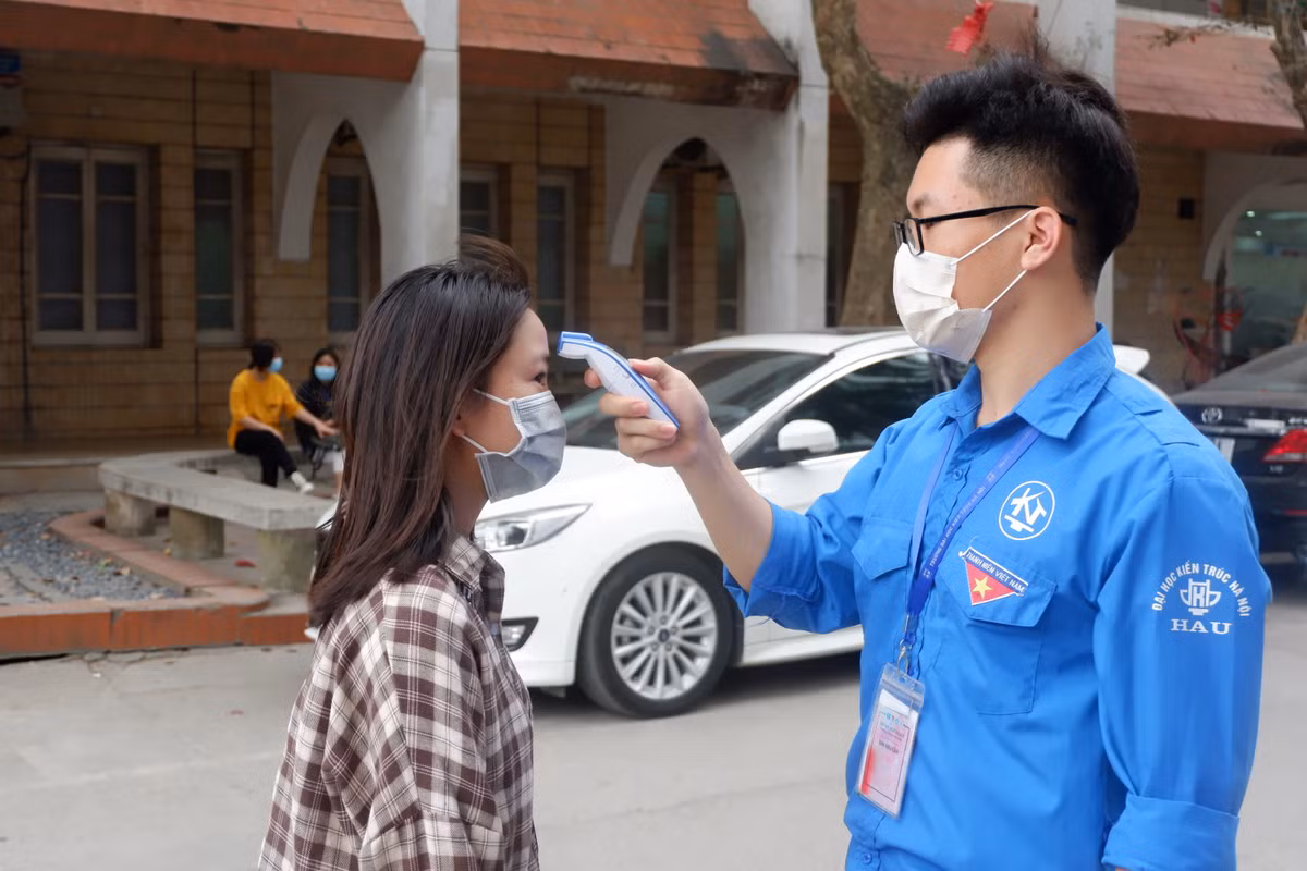 Can canh ngay dau tien sinh vien di hoc tro lai sau dot nghi vi dich Covid-19-Hinh-4