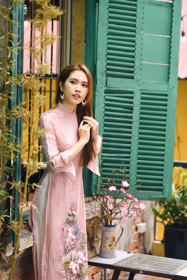 Vo kem 13 tuoi cua Minh Tiep: Co gai 25 tuoi ga gam chong toi!-Hinh-7