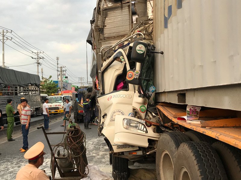 Kế hoạch này bắt đầu từ ngày 15/3 đến hết ngày 15/4, nhằm tiếp tục thực hiện có hiệu quả Nghị định 100 của Chính phủ. (Hiện trường vụ tai nạn xảy ra trên quốc lộ 1A (TP HCM) sáng 3/3) 70% nguyên nhân tai nạn giao thông do rượu, bia. (Nguồn: VTC)