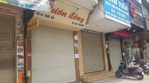 Một số quán ăn có tiếng tấp nập khách tại đây đã đóng cửa.