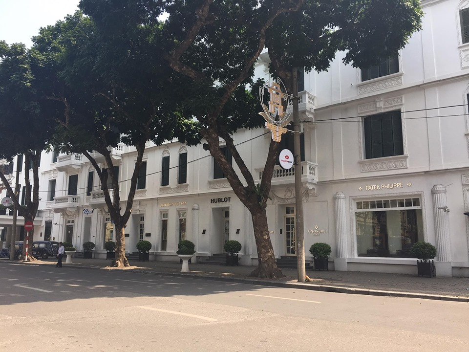 Khu vực quanh khách sạn Metropole trên đường Ngô Quyền (quận Hoàn Kiếm, Hà Nội) rất vắng vẻ.