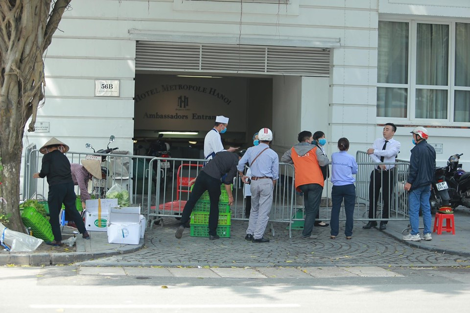 Khách sạn, nhân viên và người dân hợp tác với đơn vị chuyên môn, không có sự xáo trộn tại đây.