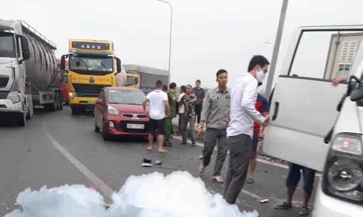 Xe cho pham nhan gap nan, mot canh sat tu vong