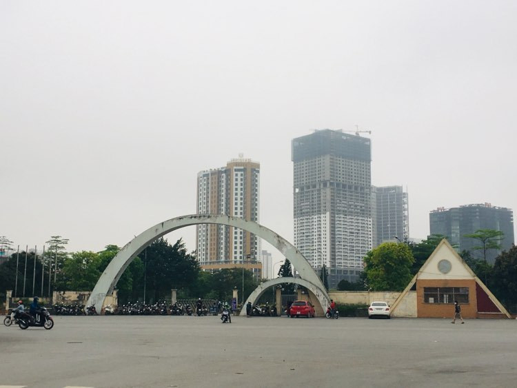 Ghi nhận tại các công viên như: Cầu Giấy, Nghĩa Đô... cho thấy lượng người đến đây vắng nhiều.