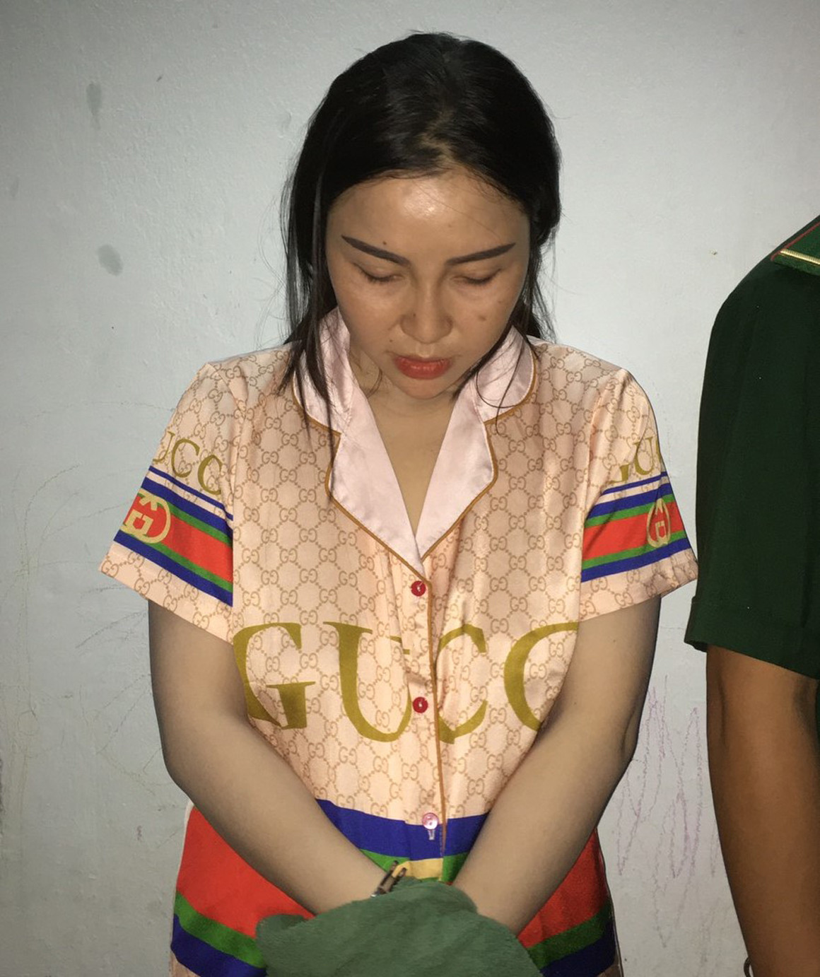 Tại hiện trường, lực lượng chức năng đã thu giữ 1 gói ma túy dạng đá nặng 5g cùng tiền mặt, một số tang vật khác liên quan. Khám xét nơi ở Tâm, phát hiện và thu giữ thêm 7 gói tinh thể màu trắng là ma túy (nặng khoảng 50g) và 38 triệu đồng.