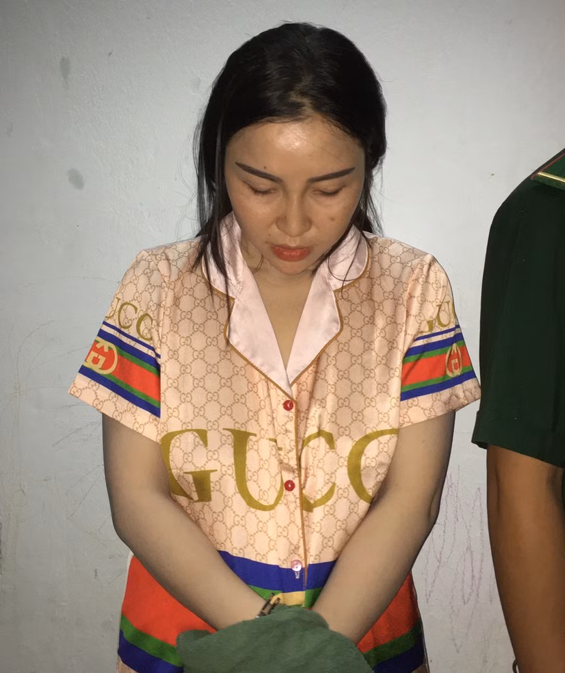 Tại hiện trường, lực lượng chức năng đã thu giữ 1 gói ma túy dạng đá nặng 5g cùng tiền mặt, một số tang vật khác liên quan. Khám xét nơi ở Tâm, phát hiện và thu giữ thêm 7 gói tinh thể màu trắng là ma túy (nặng khoảng 50g) và 38 triệu đồng.