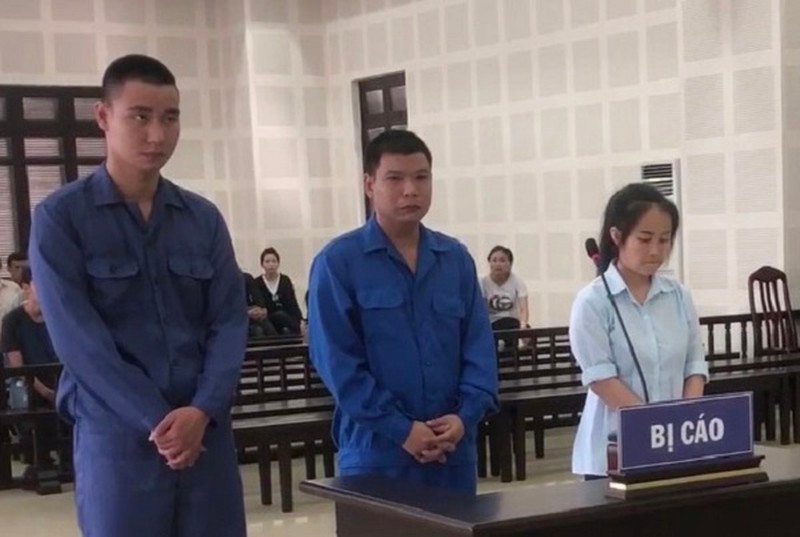  Hot girl bán hàng online thích ăn chơi rồi lao vào buôn ma túy: Ngày 15/10/2019, TAND TP Đà Nẵng mở phiên xét xử sơ thẩm, tuyên Trà Thị Tuyết Sương (SN 1992, trú tại quận Liên Chiểu, TP Đà Nẵng) 4 năm tù về tội tàng trữ trái phép chất ma túy. (Ảnh: Vietnamnet)