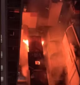 Ha Noi: Chay nha 3 tang gan tram xang, nguoi dan hoang loan thao chay-Hinh-8