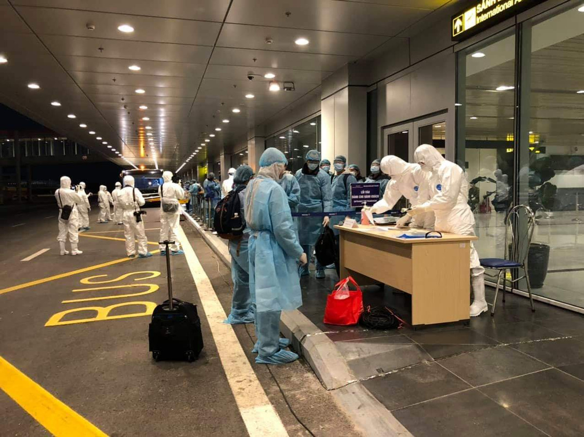 Yeu cau phat muc cao nhat co gai tron cach ly de bay sang Anh