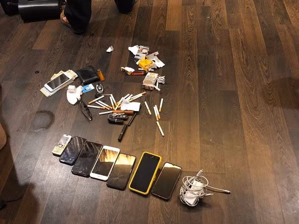 7 đối tượng gồm: Nguyễn Thị Bích Mỹ (SN 1994, trú tại xã Đức Bồng, huyện Vũ Quang, tỉnh Hà Tĩnh), Trần Quang Sang (SN 1999, trú huyện Thạch Hà, tỉnh Hà Tĩnh), Trần Phương Thảo (SN 1995, trú tại huyện Hương Sơn, tỉnh Hà Tĩnh), Nguyễn Hương Thảo (SN 1995, trú tại huyện Hương Sơn), Trần Thị Huyền (SN 1998, trú tại huyện Can Lộc, tỉnh Hà Tĩnh), Lê Thị Việt Trinh (SN 2000, trú tại Tĩnh Gia, huyện Thanh Hóa), Dương Đình Trường (SN 1997, trú tại phường Trần Phú, TP Hà Tĩnh). (Ảnh: Nguoiduatin)