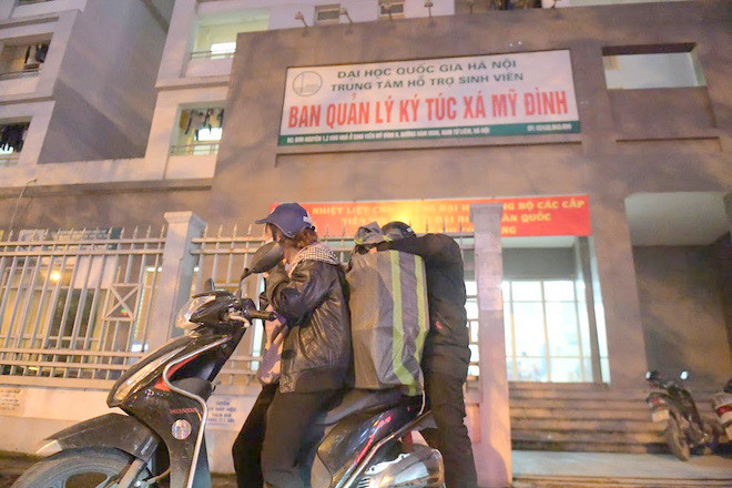 Theo đó, cả 3 tòa nhà vừa được UBND TP Hà Nội thiết lập làm khu cách ly tập trung là khu nhà ở sinh viên Mỹ Đình II, mỗi tòa nhà cao 21 tầng và 1 tầng hầm và có tổng số 840 phòng. (Ảnh: Toquoc)