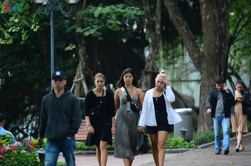 Do diễn biến hết sức phức tạp của dịch bệnh Covid-19, trong cuộc họp báo ngày 11/3, Tổng giám đốc Tổ chức Y tế thế giới (WHO) đã tuyên bố dịch bệnh COVID-19 là đại dịch toàn cầu và cả thế giới cùng chung tay phòng chống đại dịch này.