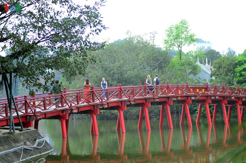 Đây là trường hợp mắc Covid-19 thứ 5 của thành phố Hà Nội. Đến nay, Việt Nam đã điều trị khỏi cho 16 ca mắc Covid-19. 22 trường hợp mắc mới được ghi nhận tại Hà Nội, Đà Nẵng, TP HCM, Bình Thuận, Huế, Quảng Nam...