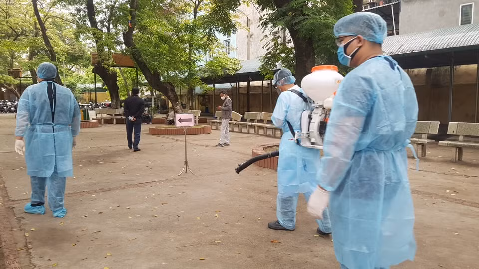 Can canh buong test nhanh COVID-19 trong 10 phut tai Ha Noi-Hinh-9