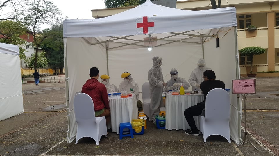 Can canh buong test nhanh COVID-19 trong 10 phut tai Ha Noi-Hinh-6