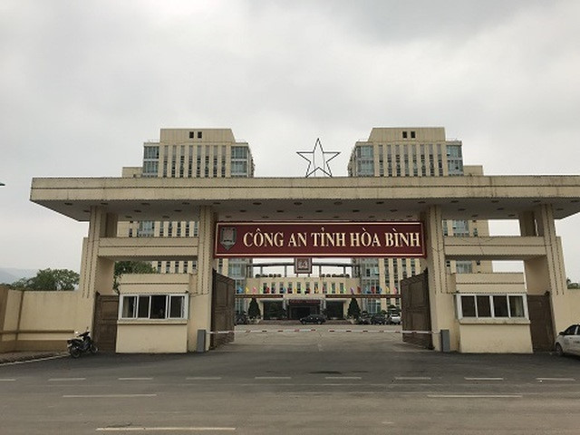 Tại hiện trường, Công an tỉnh Hòa Bình bước đầu xác định, nạn nhân chính là Bùi Văn Dũng. Người này chết trong tư thế nằm, trên trán có vết đạn bắn xuyên qua. Công tác khám nghiệm chỉ ra, Dũng đã kê súng ở tầm gần, dùng ngón chân siết cò để tự vẫn. Kết quả giám định cho thấy, mẫu ADN của Dũng trùng với các dấu vết sinh học công an thu được trên người chị E và tại hiện trường vụ án ngày 10/4. Tới đây, với những căn cứ khoa học, Công an tỉnh Hòa Bình đã khẳng định, chính Bùi Văn Dũng đã có hành vi hiếp dâm, sát hại chị E vào ngày 10/4. Sau này, khi biết bị truy lùng, trong lúc bỏ trốn, Dũng đã tìm tới cái chết bằng cách tự bắn vào đầu. (Ảnh minh họa, nguồn Internet)