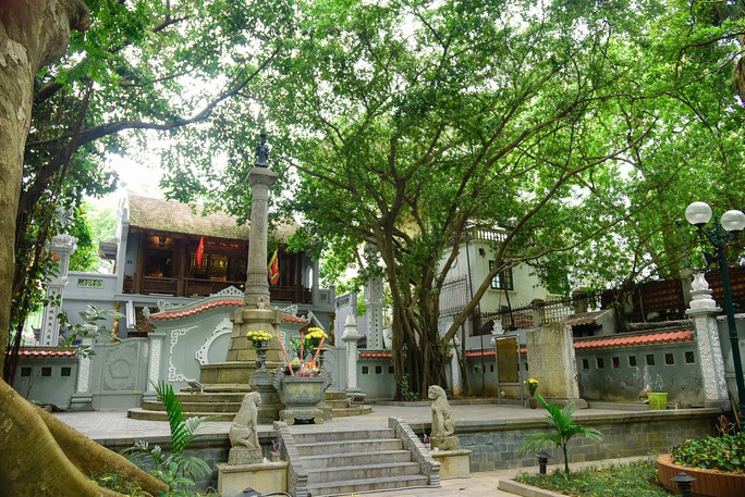 Cách đó không xa là tượng đài vua Lê Thái Tổ nằm trong một quần thể kiến trúc nhiều hạng mục, ở số 16 phố Lê Thái Tổ. (Ảnh Người lao động)