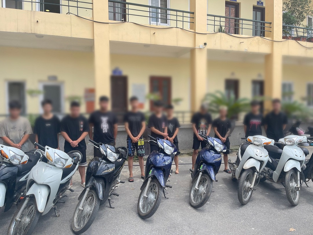 Hà Nội: Lập nhóm trên facebook rủ nhau đua xe trái phép, bốc đầu Ha Noi: Lap nhom tren facebook ru nhau dua xe trai phep, boc dau