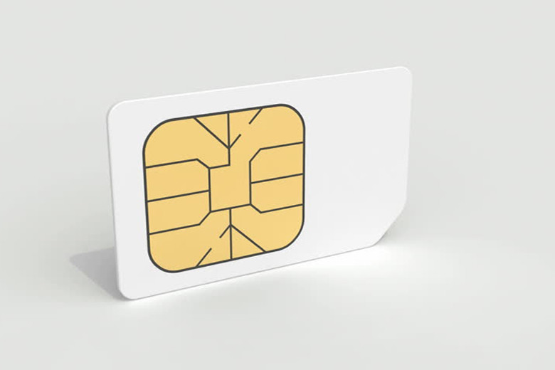 Vào khoảng 16h30 ngày 11/11/2011, Cửu mượn xe máy của chị Nguyễn Linh Tâm, nhân viên Khách sạn Tân Yến đến đường Nguyễn Thái Học mua thêm sim điện thoại. Vừa mua xong Cửu nhận tin nhắn của chị Tâm nhờ đón cháu Dũng tại Trường Tiểu học Ngô Mây. Cho đây là thời cơ để trả thù ông Cường nên Cửu đến nhà số 10 đường Nguyễn Văn Trỗi, nơi Trần Hữu Việt, bạn của Cửu đang ở trọ lấy dây cao su dài 2,94 mét cắt làm hai đoạn và một đôi găng tay bằng len rồi đến trước cổng Trường Tiểu học Ngô Mây chờ cháu Dũng. (Ảnh minh họa, nguồn Internet) 