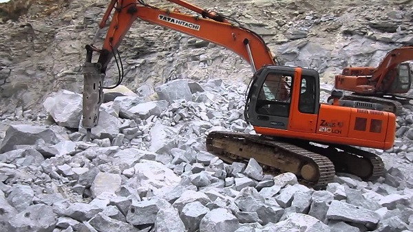 Quá trình rà soát, Phòng Cảnh sát hình sự và Công an an huyện Bát Xát thu thập được thì vào cuối năm 2020, Ký đã đến khoan đá thuê cho rất nhiều gia đình ở tại xã Mường Vi và một số xã khác trên địa bàn huyện Bát Xát. Bằng các biện pháp nghiệp vụ, các đơn vị nghiệp vụ thuộc Công an tỉnh Lào Cai đã xác định Ký tên thật là Chảo Ông Khé (SN 1993, trú tại Bản Kim, xã Thanh Bình, thị xã Sa Pa). (Ảnh minh họa, nguồn Internet)