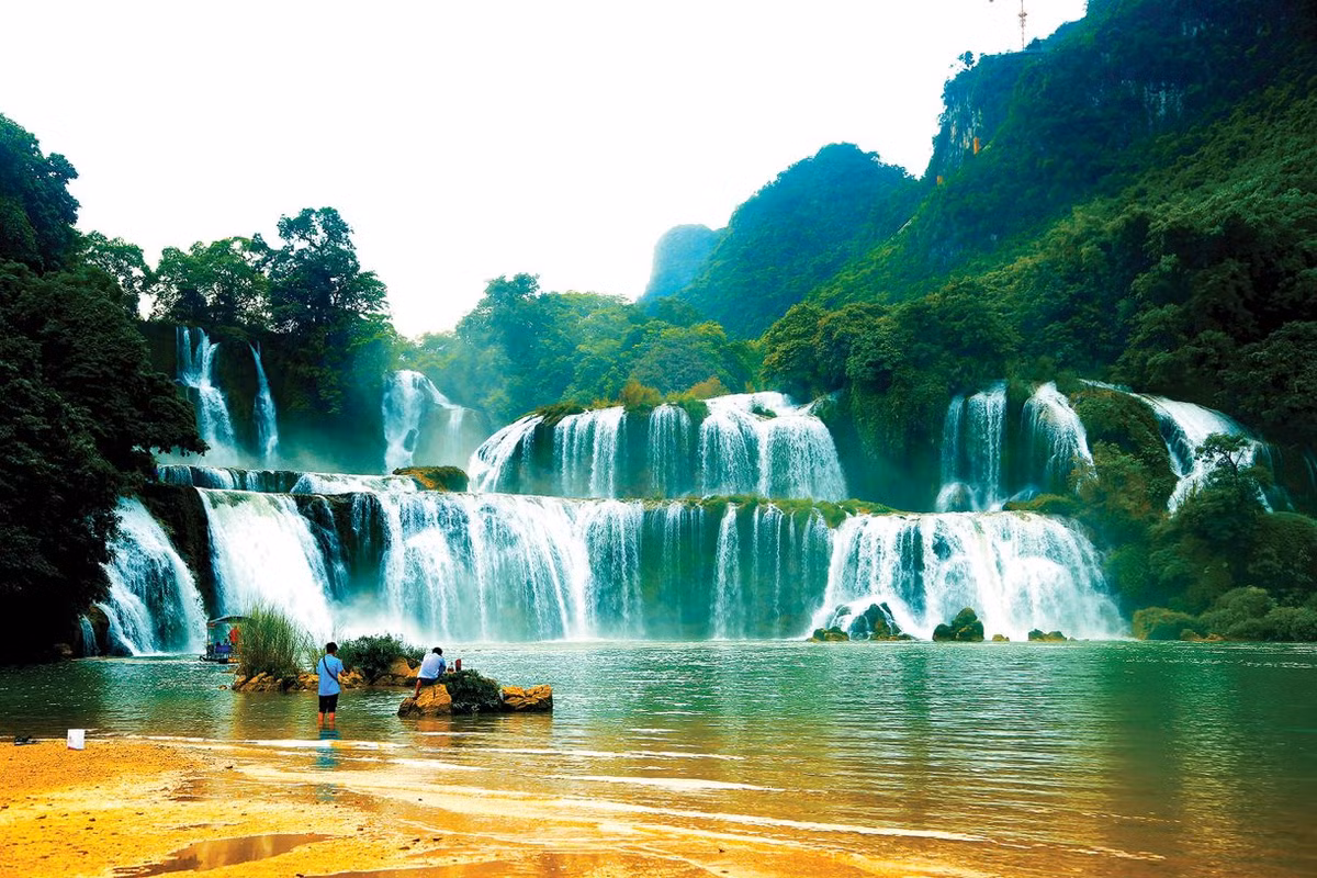 Cong vien dia chat Cao Bang- “vien ngoc xanh” cua vung Dong Bac.