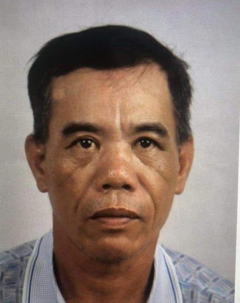 Cho rang bi nem da len mai nha, nguoi dan ong dam chet hang xom