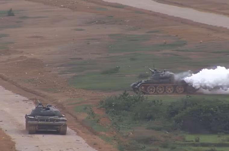 Bên cạnh đó, chúng ta cũng cần cải tiến động cơ, hệ thống truyền động của xe tăng T-54/55 nhằm tăng khả năng cơ động, khả năng việt dã.