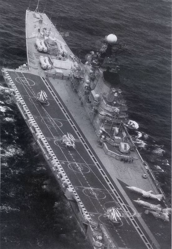 Đó là các tàu sân bay Project 1143 Krechyet (hay NATO thường gọi là lớp Kiev) được đóng dưới thời Liên Xô từ giữa những năm 1970. Chúng từng là những tàu sân bay lớn nhất của Hải quân Liên Xô trước khi Đô đốc Kuznetsov gia nhập hạm đội.