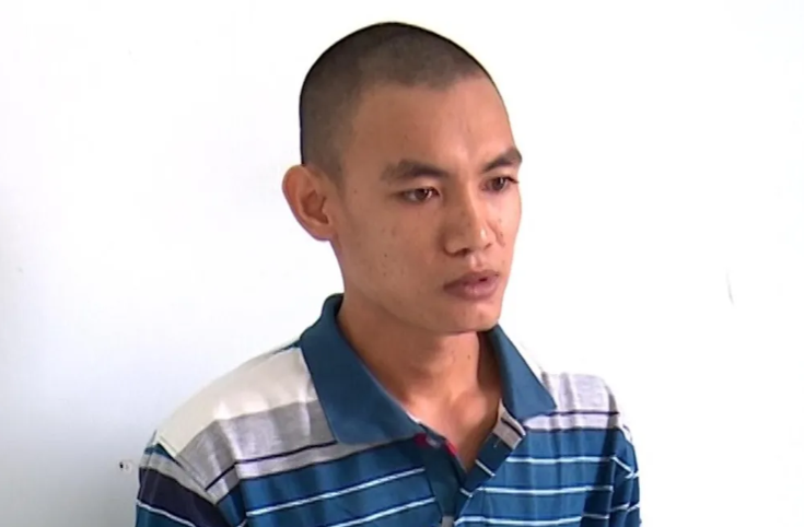  Nam thanh niên bị bắt giam vì dùng gạch ném bể kính xe khách: Sau khi nghe em trai kể lại việc không được lên ô tô khách bán hàng, Võ Hoài Thanh (27 tuổi, ở xã An Thạnh Trung, huyện Chợ Mới, tỉnh An Giang) đã đi tìm và cầm gạch ống ném vỡ kính chắn gió của xe. Ngày 6/8, Công an huyện Chợ Mới cho biết đã khởi tố bị can và bắt tạm giam Thanh để điều tra về tội Cố ý làm hư hỏng tài sản.