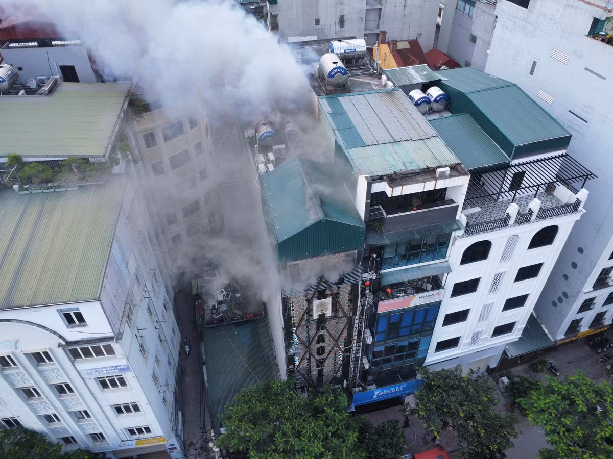 Truoc khi hy sinh, 3 canh sat cuu 8 nguoi ra khoi vu chay