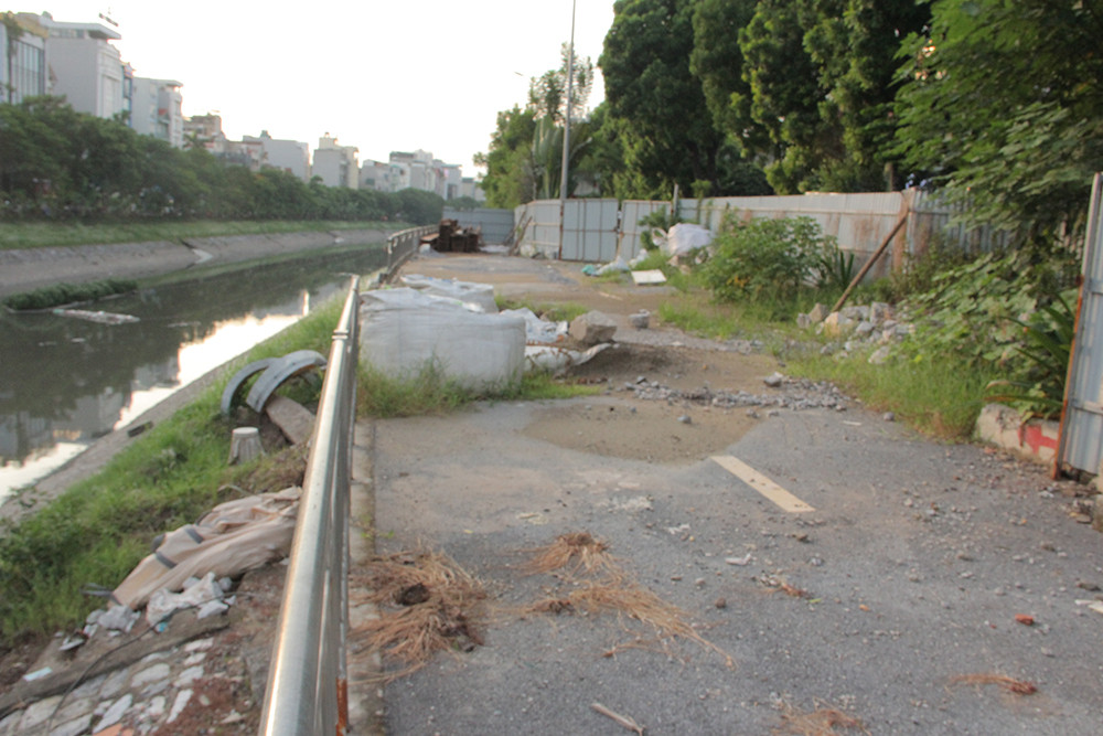 Tuyến đường có chiều dài hơn 3km, mặt đường rộng 4m dành cho người đi bộ, đi xe đạp. 