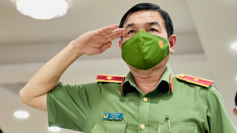 Thiếu tướng Nguyễn Sỹ Quang (SN 1970, quê quán tỉnh Nghệ An). Ông Quang có học hàm thạc sĩ luật học, cử nhân an ninh điều tra. Từ tháng 4/2009 đến tháng 3/2019, ông Quang giữ các chức vụ: Phó trưởng Phòng bảo vệ chính trị 4, Phó chánh Văn phòng Công an TP HCM và Trưởng Phòng tham mưu Công an TP HCM. Từ tháng 4/2019 đến nay, ông giữ chức vụ Thủ trưởng Cơ quan An ninh điều tra, Phó giám đốc Công an TP HCM. 