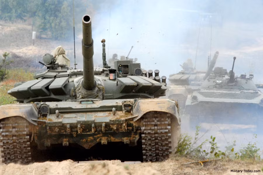 T-72B3 được trang bị giáp phản ứng nổ Kontakt-5 có thể chống hiệu quả đạn APFSDS; trang bị đạn mới cho pháo chính 125mm; trang bị hệ thống kiểm soát hỏa lực mới với máy tính đường đạn cùng kính ngắm hồng ngoại; thay động cơ V-84 840 mã lực bằng động cơ V-92S2F 1.130 mã lực cùng bộ xích mới.