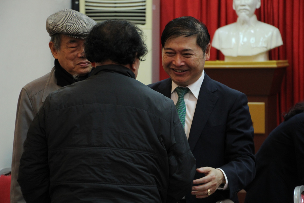 Ông từng giữ nhiều chức vụ như Phó Vụ trưởng Ban Khoa giáo Trung ương; Bí thư Đảng ủy, Viện trưởng Viện Ứng dụng Công nghệ, Bộ Khoa học và Công nghệ. Nay TSKH Phan Xuân Dũng là Chủ tịch danh dự của Tổng hội cơ khí Việt Nam, Thành viên Ban Chỉ đạo Nhà nước dự án Điện hạt nhân Ninh Thuận và nhiều Ban chỉ đạo khác.