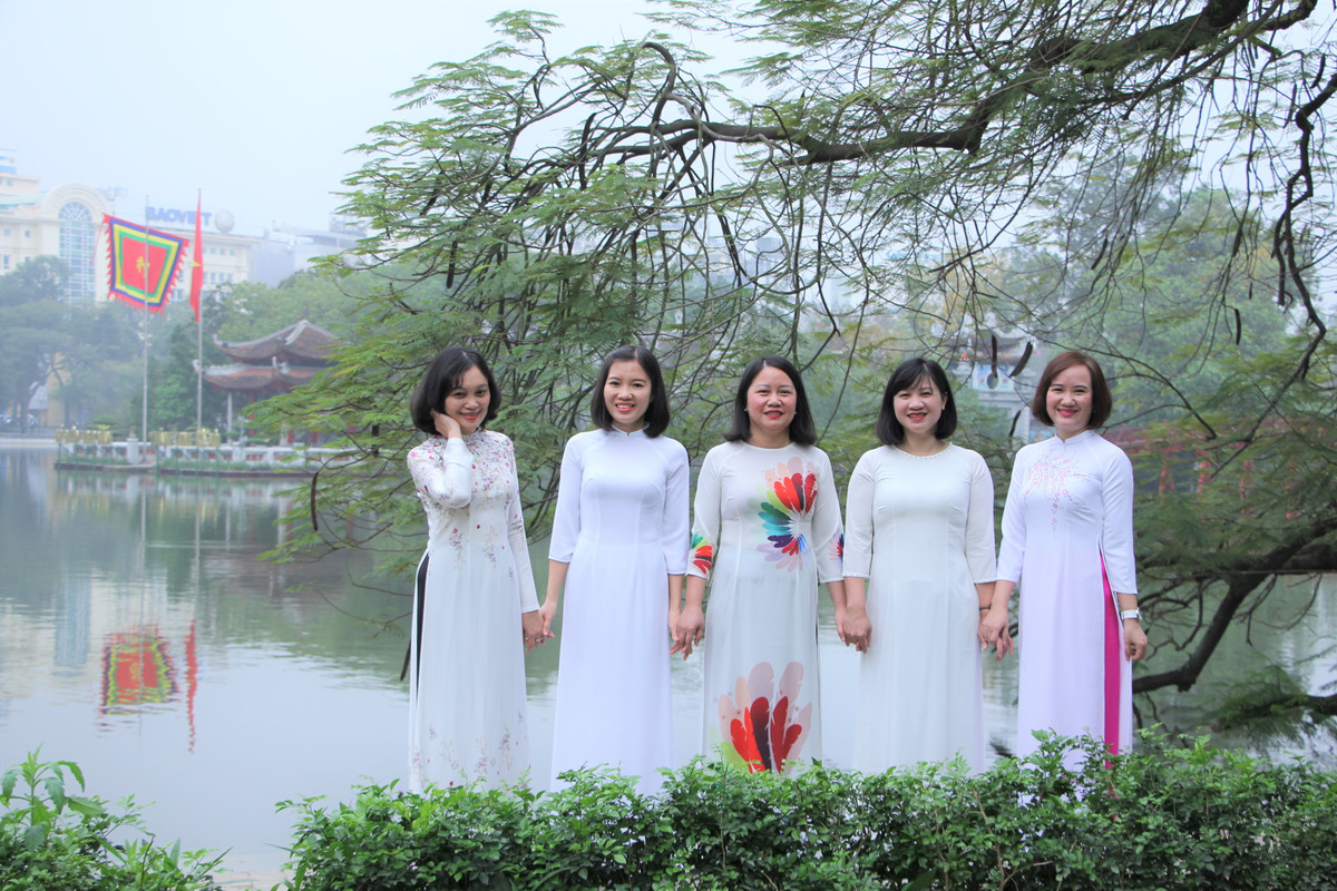 Kỷ niệm 111 năm Ngày Quốc tế Phụ nữ 8/3 (1910-2021), hưởng ứng phát động của Trung ương Hội Liên hiệp Phụ nữ Việt Nam và hưởng ứng lời kêu gọi từ Công đoàn VUSTA, cán bộ nhân viên của VUSTA đã khoác lên mình những bộ áo dài truyền thống, tôn vinh nét đẹp người phụ nữ Việt Nam.