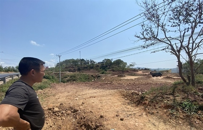 Dai tuong To Lam gui thu cam on 3 gia dinh hien dat xay tru so cong an xa