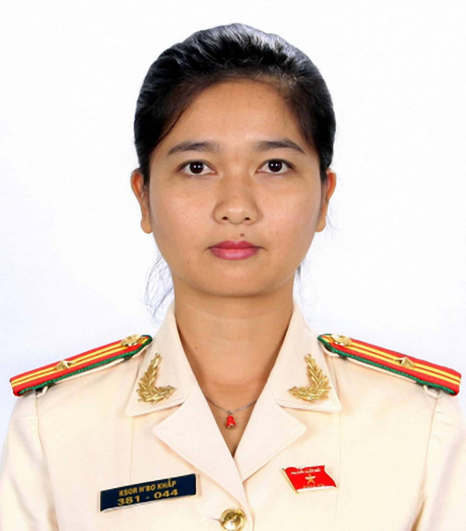 Nữ ĐBQH nói: “Bộ trưởng không thể đổ thừa cho địa phương, cũng không thể nói rằng có quy định của luật về việc xử lý hoặc là chủ đầu tư sẽ có trách nhiệm xử lý pin năng lượng mặt trời”. 