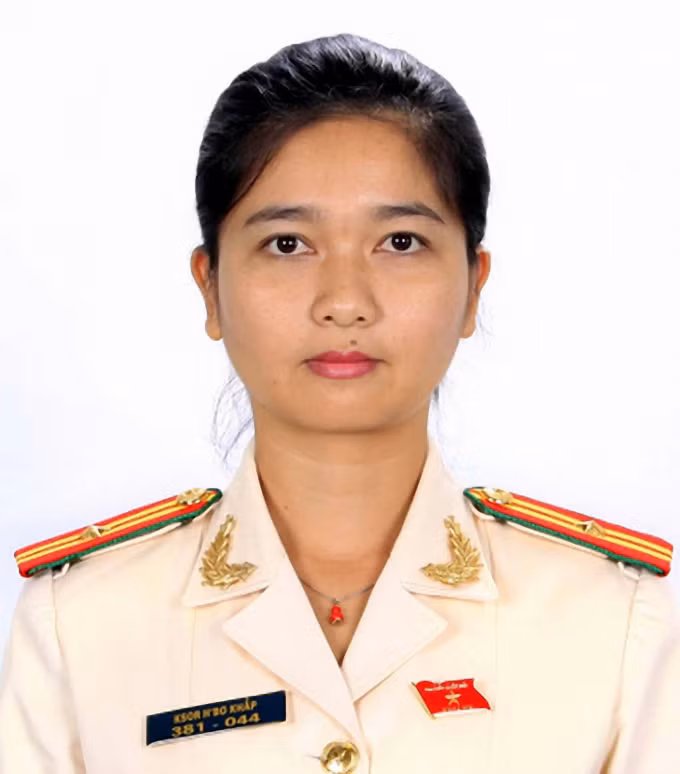 Nữ ĐBQH nói: “Bộ trưởng không thể đổ thừa cho địa phương, cũng không thể nói rằng có quy định của luật về việc xử lý hoặc là chủ đầu tư sẽ có trách nhiệm xử lý pin năng lượng mặt trời”. 