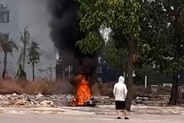 Co gai tu dot xe may trong cong vien: Co bi xu ly nhu Kha “Banh“?