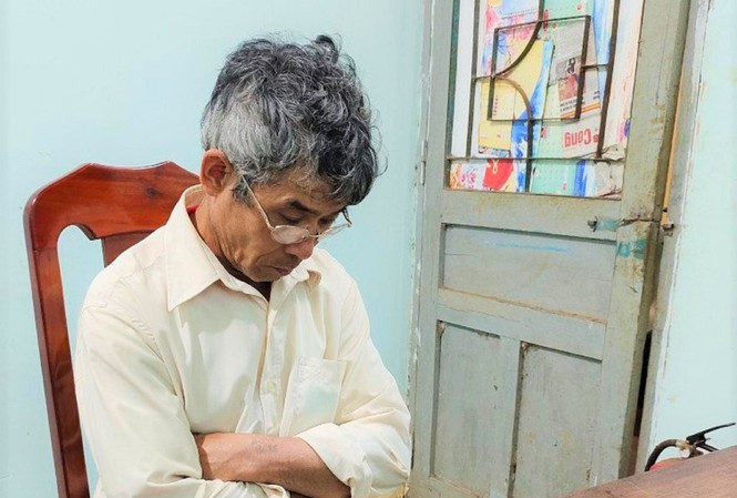  Anh trai đánh chết em gái vì mâu thuẫn: Công an tỉnh Đắk Nông vừa ra quyết định tạm giữ hình sự đối với Trần Duy Tựa (62 tuổi, trú xã Đắk Sin, Đắk R'lấp) để điều tra, làm rõ về hành vi giết người. Trước đó, ngày 15/3/2021, thấy bà T. đi về nhà, ông Tựa dùng gậy gỗ đánh nhiều phát vào đầu em gái khiến nạn nhân tử vong rồi bỏ về nhà.