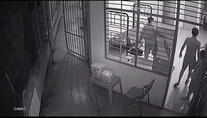  Làm rõ tố cáo cán bộ Cơ sở Tư vấn và Cai nghiện ma tuý Bình Triệu đánh học viên: UBND TP HCM giao Sở LĐ-TB-XH khẩn trương tổ chức kiểm điểm, làm rõ trách nhiệm của các tổ chức, cá nhân có liên quan đến vụ việc cán bộ Cơ sở Tư vấn và Cai nghiện ma tuý Bình Triệu đánh học viên.