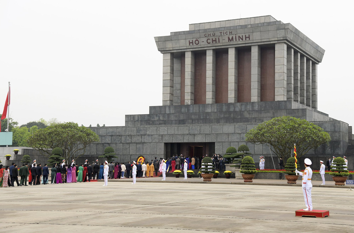 Kỳ họp thứ 11, Quốc hội khóa XIV là kỳ họp cuối cùng của nhiệm kỳ Quốc hội khóa XIV, nên bên cạnh công tác xây dựng pháp luật, xem xét, quyết định các vấn đề quan trọng của đất nước, Quốc hội còn tập trung thời gian cho tổng kết công tác nhiệm kỳ của các cơ quan Nhà nước, Quốc hội và Chính phủ. Đặc biệt, tại kỳ họp này, Quốc hội cũng dành nhiều thời gian để kiện toàn nhân sự lãnh đạo Nhà nước.