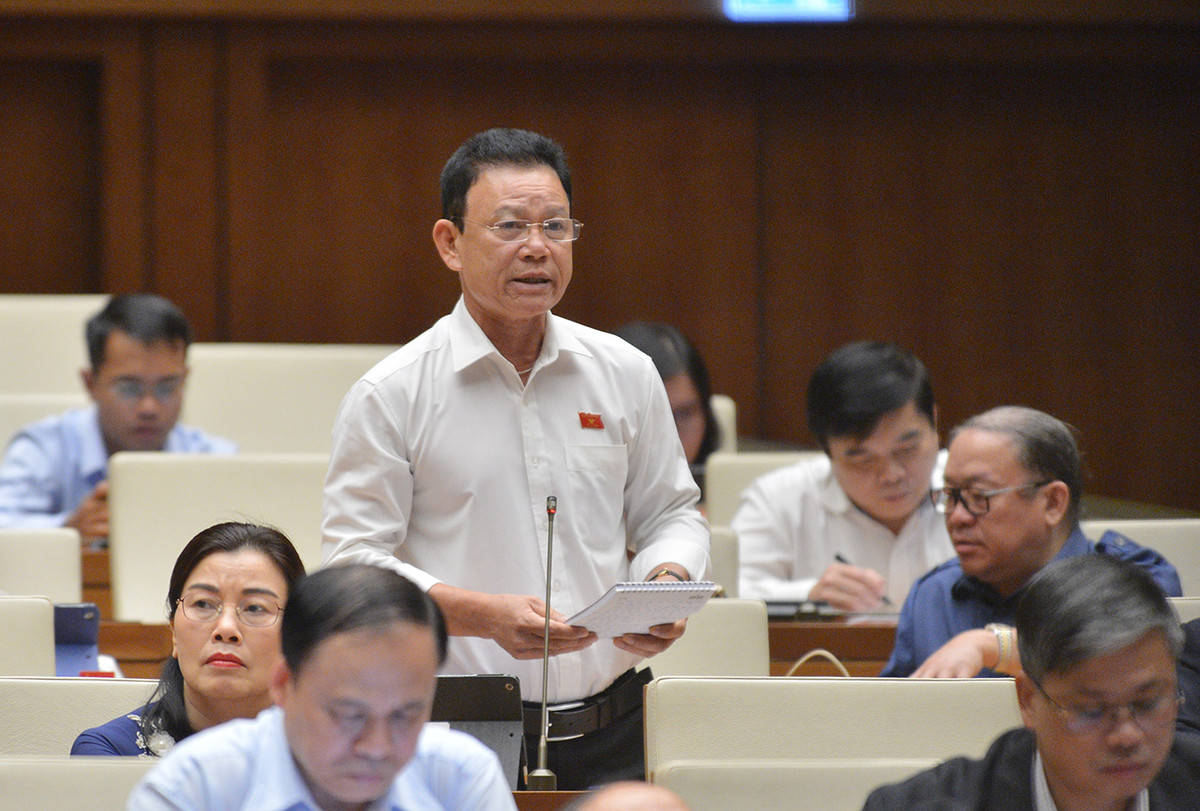 DBQH Nguyen Duy Huu: “Toi lien tuc nhan tin nhan khung bo, chui boi