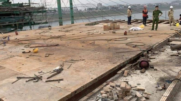 Mot cong nhan tu nan khi thi cong cau Hoa Binh 2