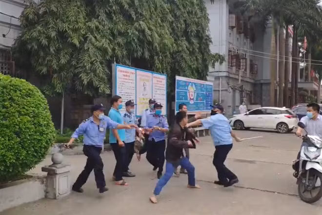 Trieu tap nhom bao ve Benh vien Tuyen Quang hon chien voi nguoi dan