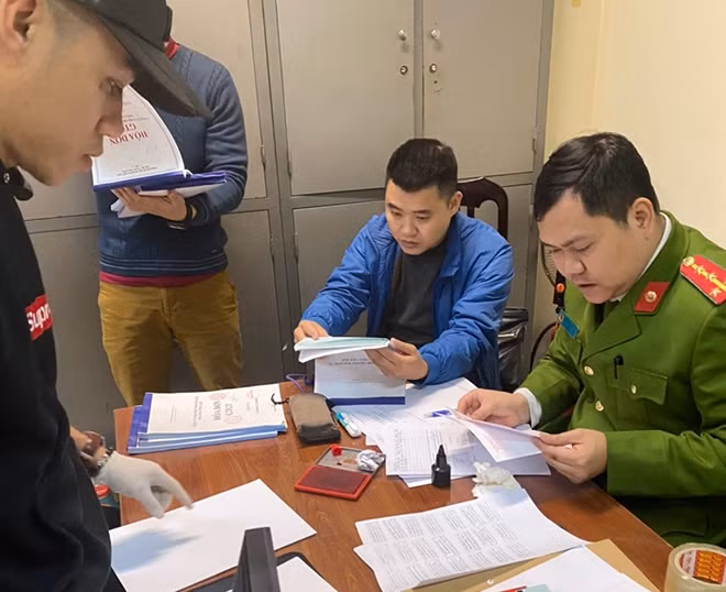 Ha Noi: Pha duong day mua ban hoa don dien tu dau tien