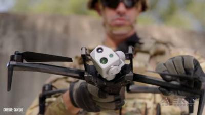 Được trang bị nhiều megapixel và hệ thống quang học tốt hơn bất kỳ máy bay không người lái nào cùng kích thước, Skydio X10D có camera nhiệt bức xạ và hình ảnh mô-đun, độ phân giải cao.