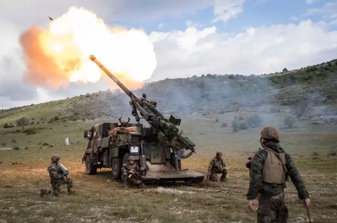 Theo tác giả, hầu hết binh sĩ Lực lượng Vũ trang Nga và Lực lượng Vũ trang Ukraine được điều động chưa được đào tạo bài bản bằng lính Mỹ, Anh hoặc Pháp. Bởi vậy, cả hai quân đội này đều không thể tổ chức một trận chiến vũ trang kết hợp thông thường để phá vỡ thế bế tắc mà họ đang gặp phải. Ảnh: Topwar.