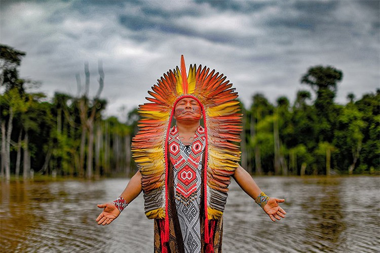 Một bộ trang phục truyền thống đầy ấn tượng. Ảnh: Daily Mail