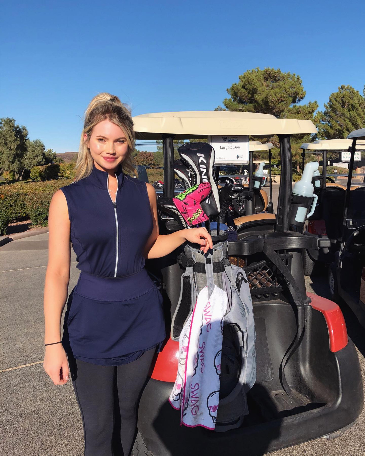 Theo đánh giá, cô nàng Lucy Robson là một người mê golf.